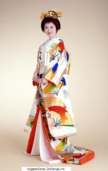 ce pot sa zic..arata se gasesc si in magzinele din romania? kimono